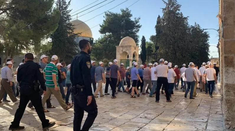 مئات المستوطنين يقتحمون باحات الأقصى في آخر أيام عيد الفصح العبري
